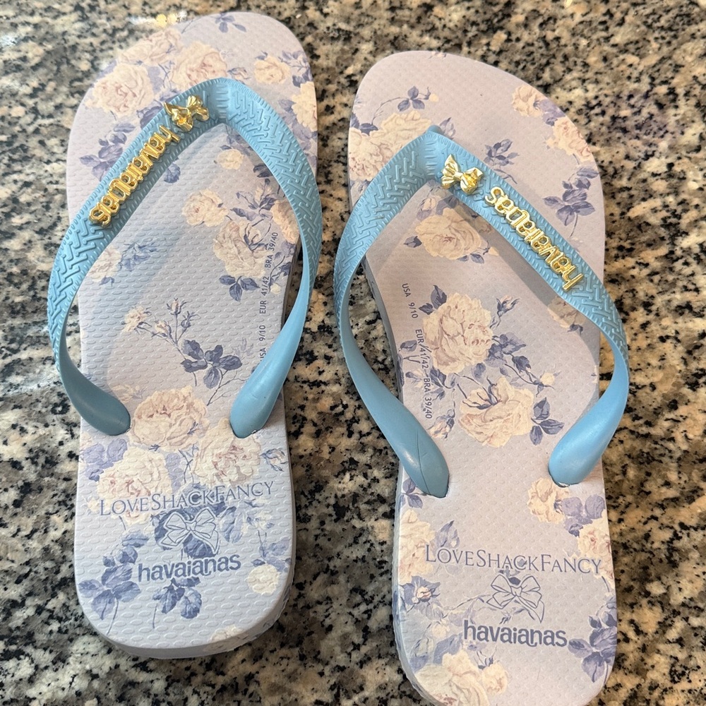 Havaianas LOVESHACFANCY Light Blue Floral Sandals - Picture 2 of 3
